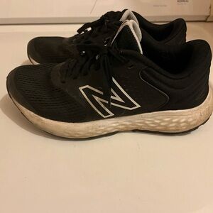 New balance tennis shoes